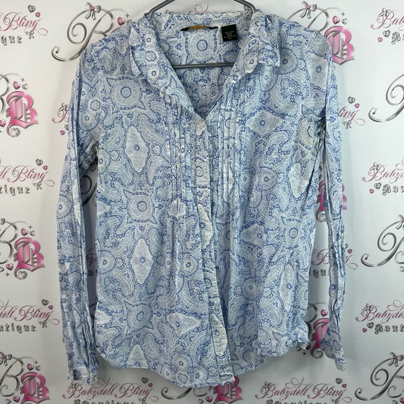 Eddie Bauer Tops - Eddie Bauer long sleeve pleated white Light Blue Paisley Shirt floral button up